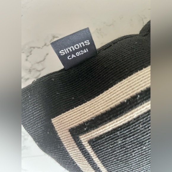 *SOLD* 🔆 Simons Mr Pillow 18’x11’ - Picture 4 of 6